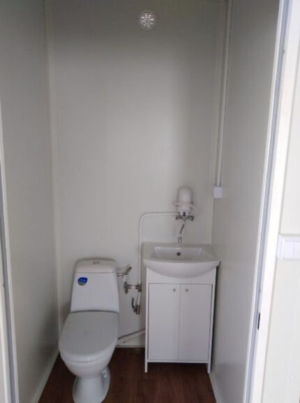Container ufficio da 18 m² con servizi igienici: comfort e isolamento ottimale