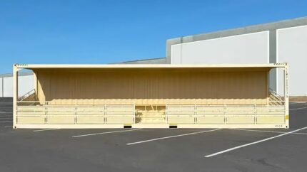 Nuovo container High Cube con tribune da 40 piedi e 74 posti.